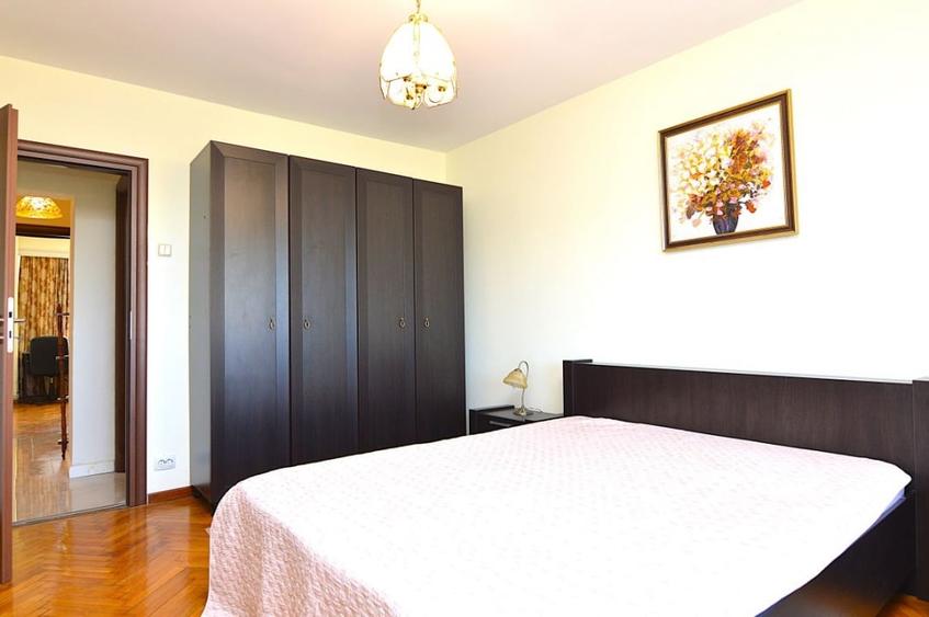 Apartament cu 3 camere decomandat, mobilat în Libertății