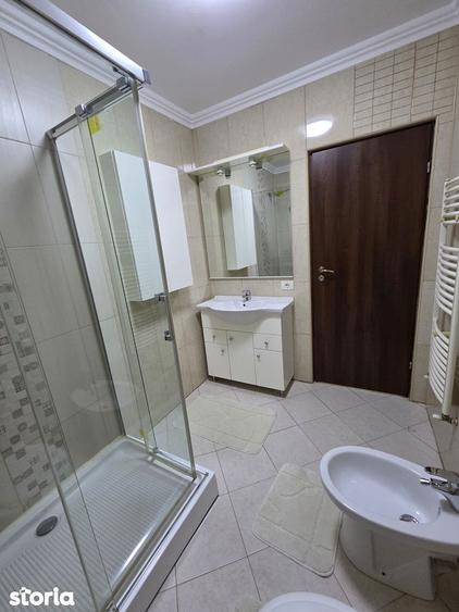 Apartament cu 3 camere semidecomandat, mobilat în Bucureștii Noi