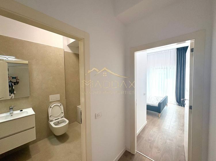 Apartament cu 3 camere semidecomandat, mobilat în Băneasa