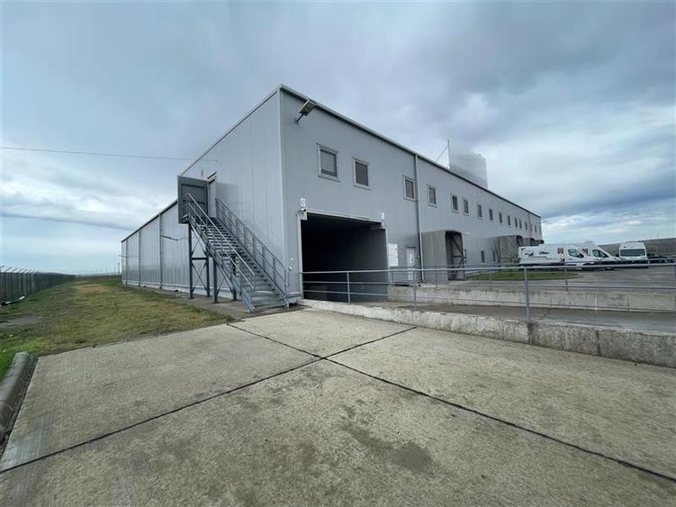 Spațiu industrial, de 3,026 mp, în Lețcani