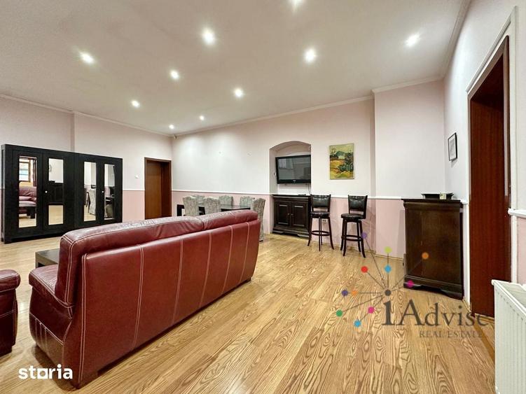 Apartament cu 4 camere semidecomandat în Centrul Istoric