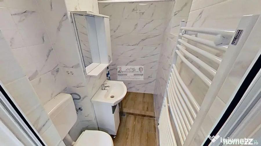 Apartament cu 3 camere semidecomandat, mobilat în Central