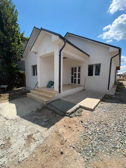 Casă individuală cu 3 camere cu Teren 200 Mp în Exterior Sud