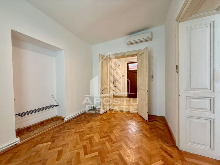 Apartament cu 2 camere nedecomandat, mobilat în P-ța Unirii