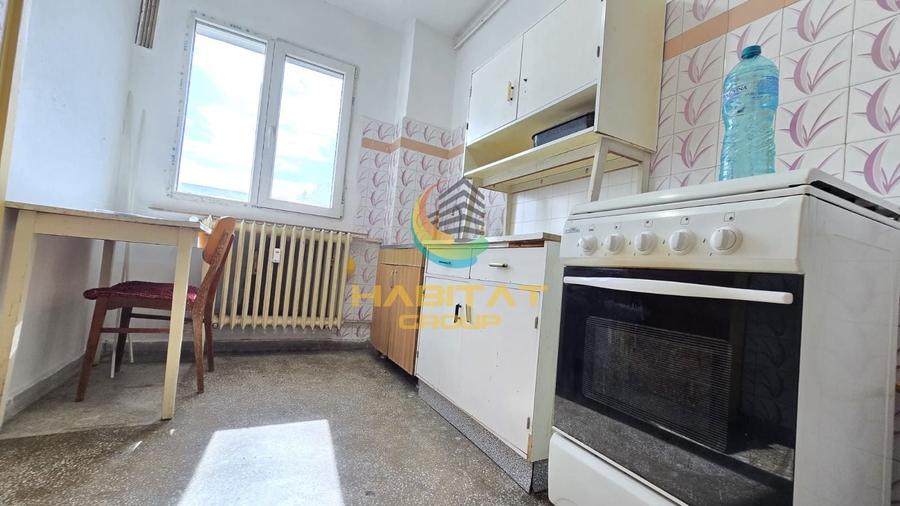 Apartament cu 3 camere decomandat, mobilat în Alexandru Obregia