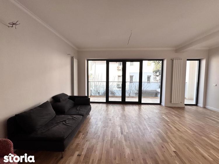 Apartament cu 3 camere în Tei