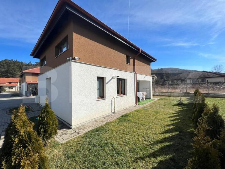 Casă individuală cu 5 camere cu Canalizare în Mănăștur