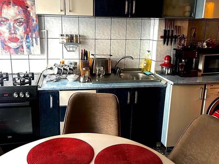 Apartament cu 4 camere decomandat în Burdujeni