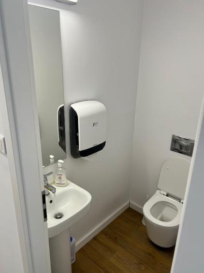 Casă individuală cu 5 camere cu Canalizare în Central