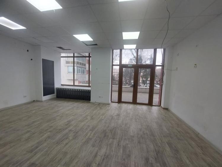 Spațiu comercial, de 106 mp, în Casa de Cultură
