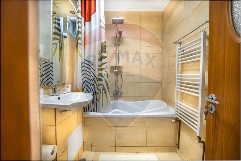Apartament cu 3 camere decomandat în Vlahuță