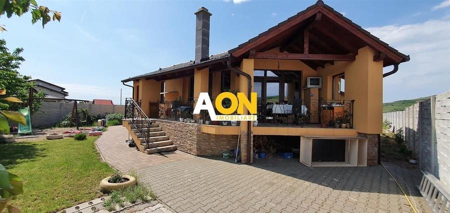 Casă individuală cu 6 camere cu Canalizare în Șard