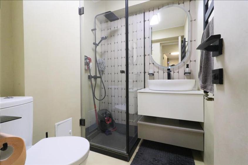 Apartament cu 4 camere decomandat în Central