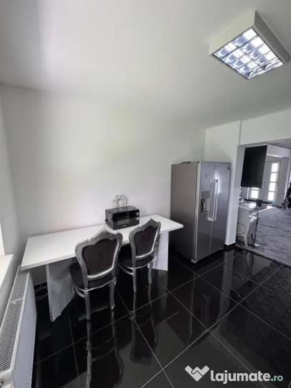Casă cu 4 camere cu Teren 263 Mp în Florești
