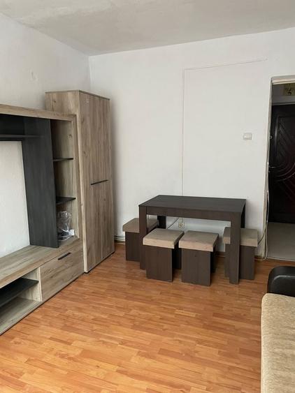 Garsonieră decomandată în Exterior Vest