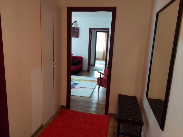 Apartament cu 2 camere semidecomandat în Podu Roș