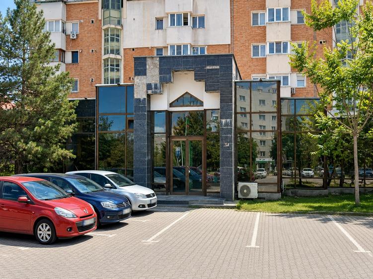 Spațiu comercial, de 600 mp, în 9 Mai