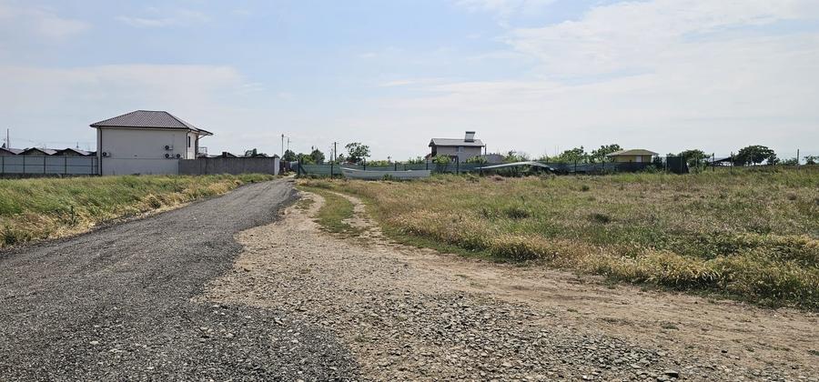 Teren Construcții intravilan de 400 mp, în Exterior Est