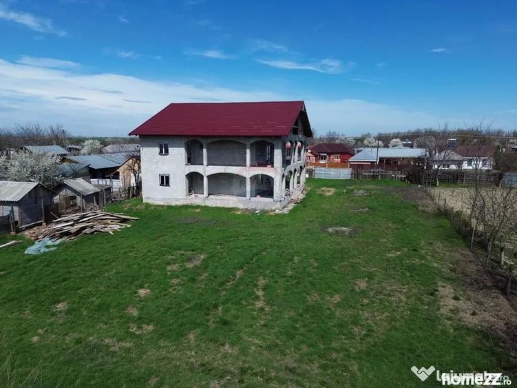 Casă cu 7 camere cu Teren 1025 Mp în Ciușlea
