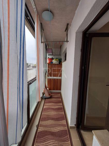 Apartament cu 3 camere decomandat, mobilat în Titan