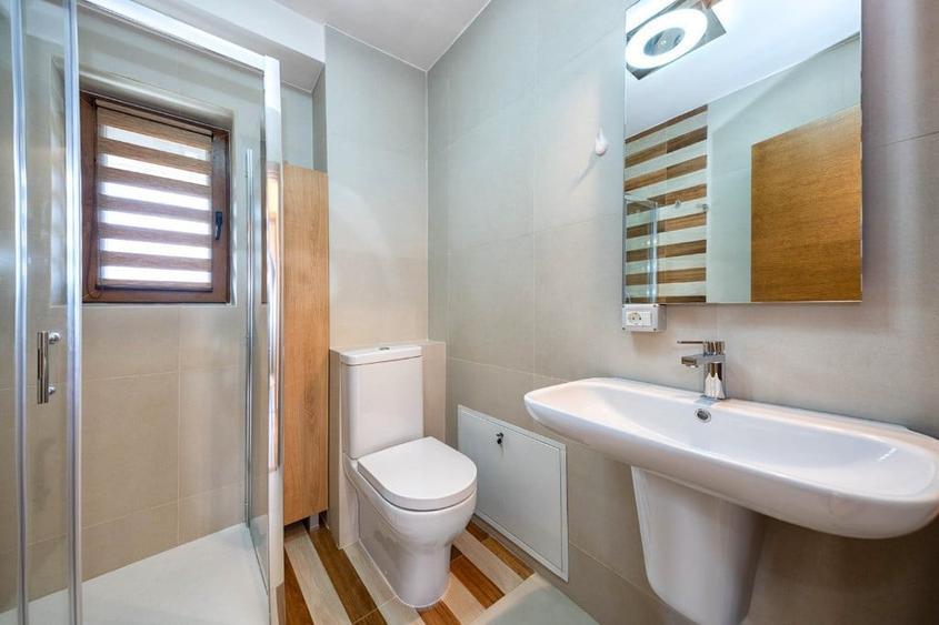 Casă cu 6 camere cu Teren 461 Mp în Central