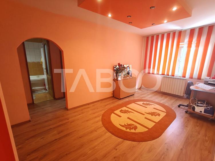 Apartament cu 4 camere decomandat, mobilat în Turnișor