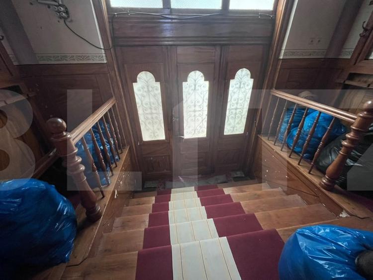 Casă cu 5 camere cu Canalizare în Ultracentral