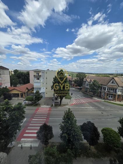 Apartament cu 4 camere decomandat, mobilat în Central