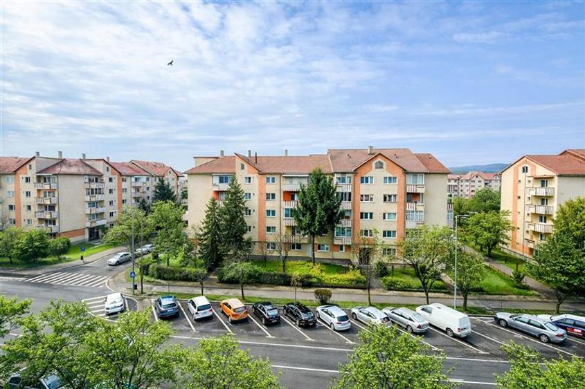 Apartament cu 2 camere decomandat, mobilat în Semicentral