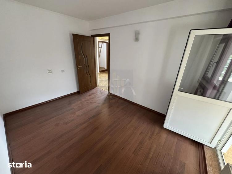 Casă individuală cu 7 camere cu Canalizare în Regie