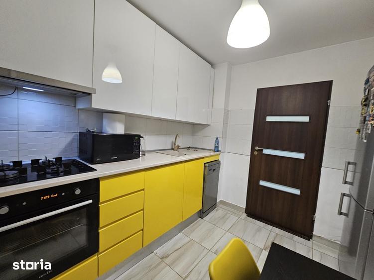 Apartament cu 3 camere decomandat în Berceni