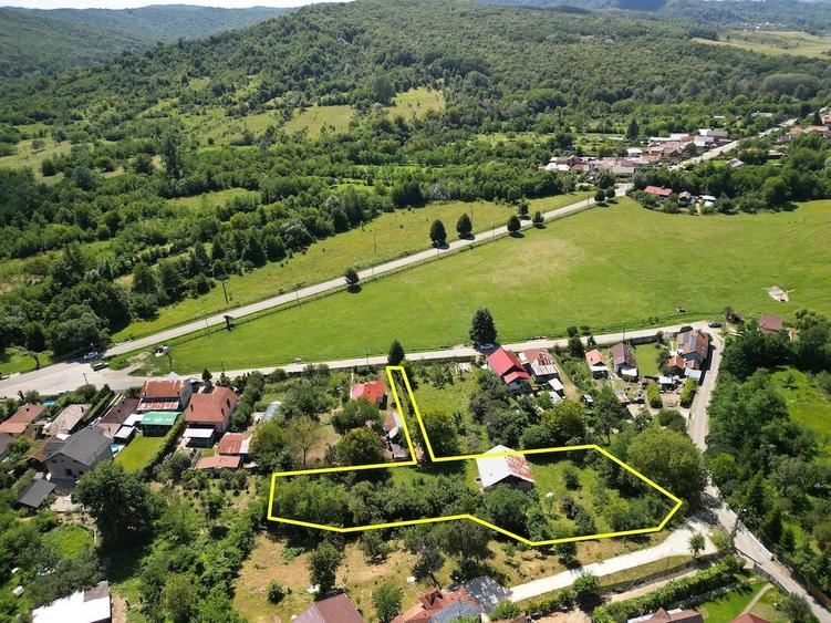 Teren de 3000 mp, în Iedera