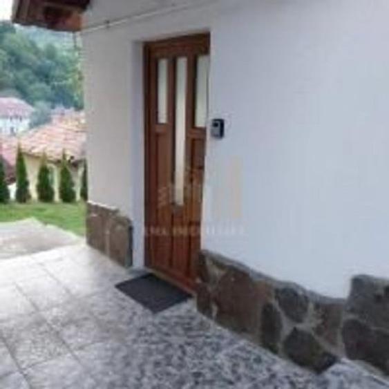 Casă cu 2 camere cu Teren 317 Mp în Schei