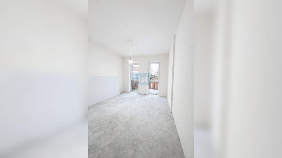 Casă cu 5 camere cu Teren 350 Mp în Câmpului