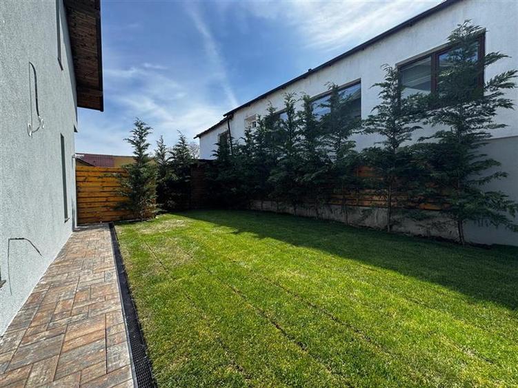 Duplex cu 4 camere cu Canalizare în Gruia