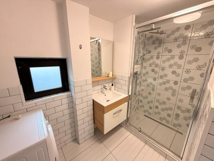 Apartament cu 3 camere decomandat, mobilat în Banu Manta