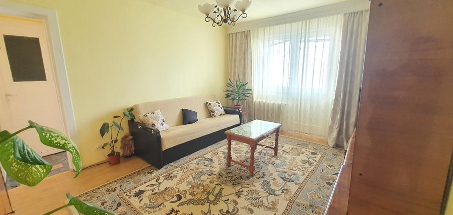 Vand apartament 2 camere , semidecomandat , zona Vasile Aaron - 1