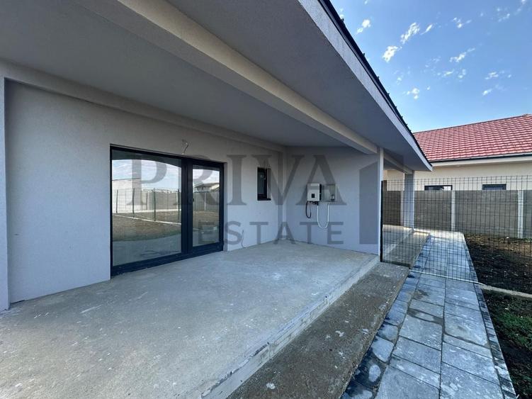 Duplex cu 4 camere cu Canalizare în Moșnița Nouă