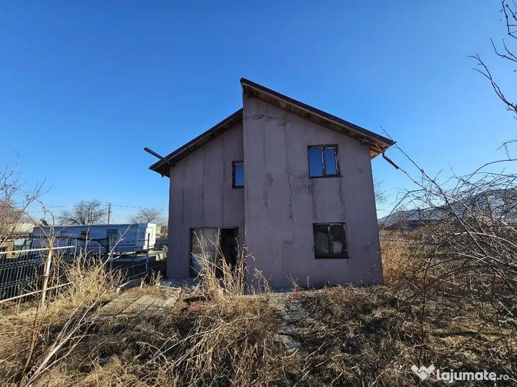 Casă cu 5 camere cu Teren 529 Mp în Niculițel