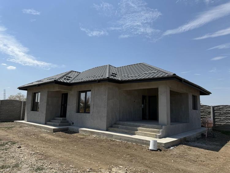 Casă cu 3 camere cu Teren 300 Mp în Joița