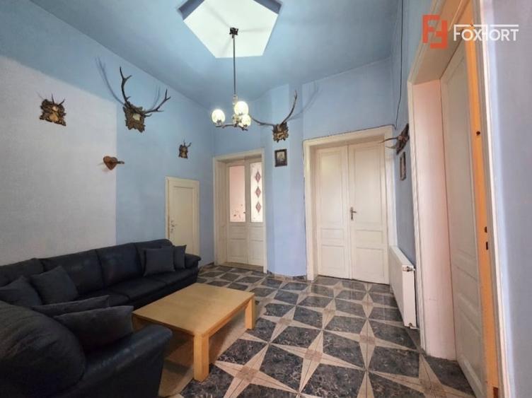 Casă individuală cu 8 camere cu Canalizare în Aradul Nou