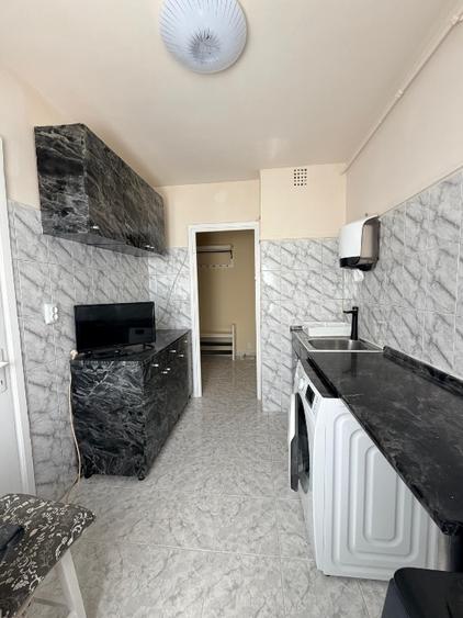 Apartament cu 3 camere decomandat, mobilat în Berceni