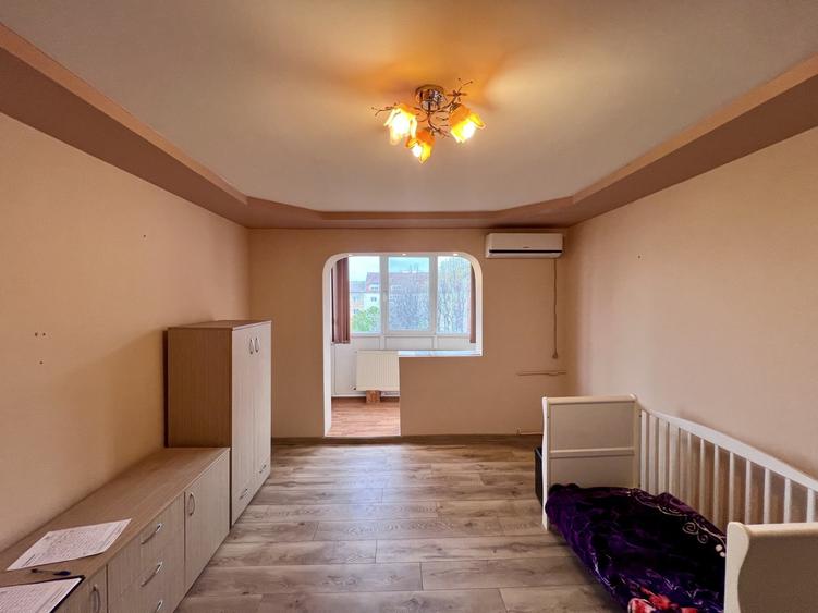 Apartament cu 2 camere semidecomandat, mobilat în Lipovei