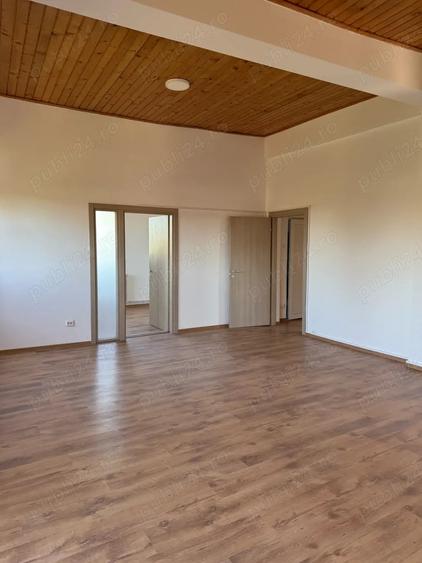 Casă cu 13 camere cu Teren 1580 Mp în Cățelu