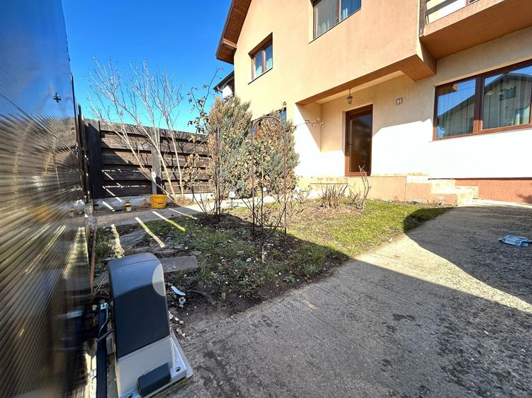Duplex cu 4 camere cu Canalizare în Popas Păcurari