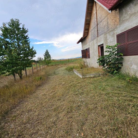 Casă cu 4 camere cu Teren 2000 Mp în Costișa