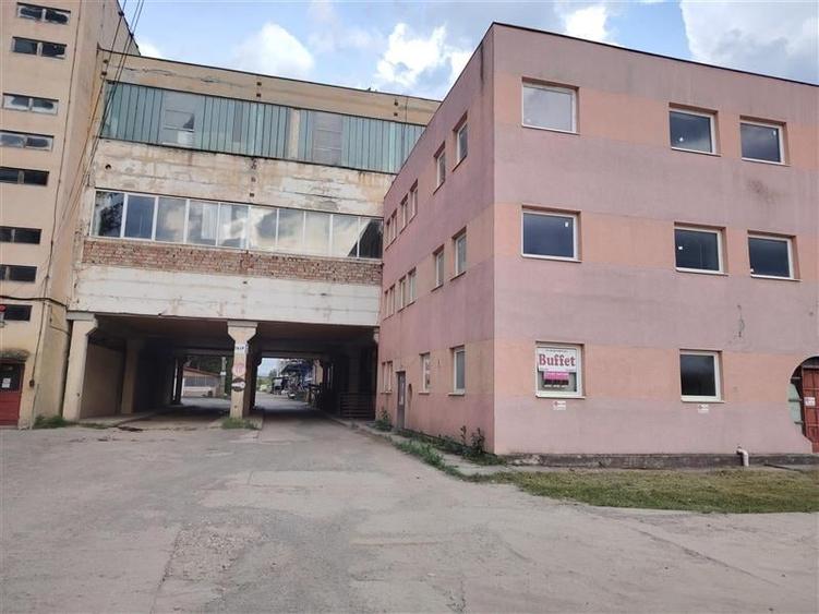 Spațiu industrial, de 800 mp, în Vest