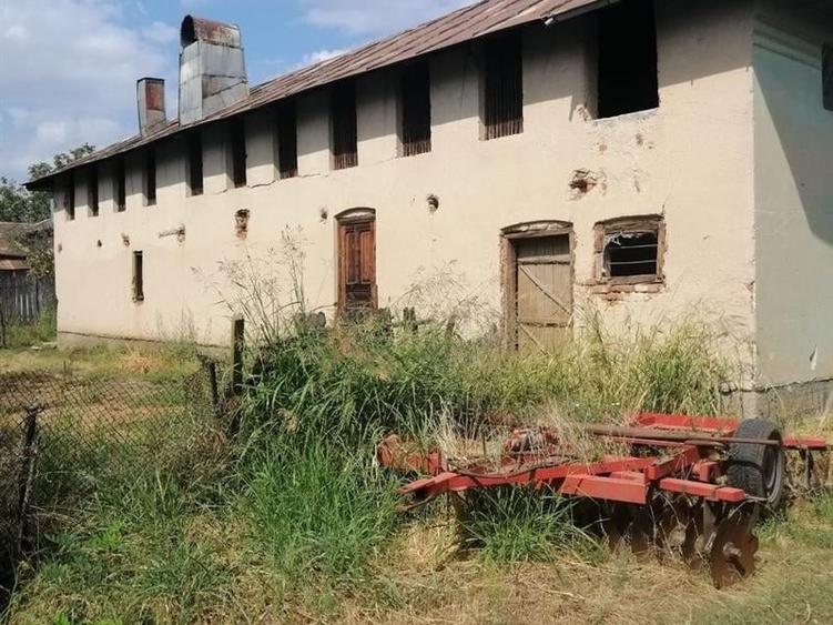 Casă individuală cu 4 camere cu Teren 3500 Mp în Amărăștii de Jos