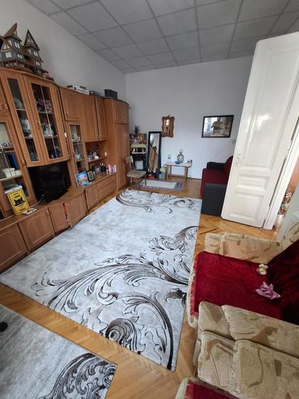 Apartament cu 3 camere semidecomandat în Central