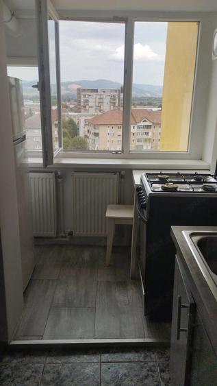 Garsonieră decomandată în Piața Centrală
